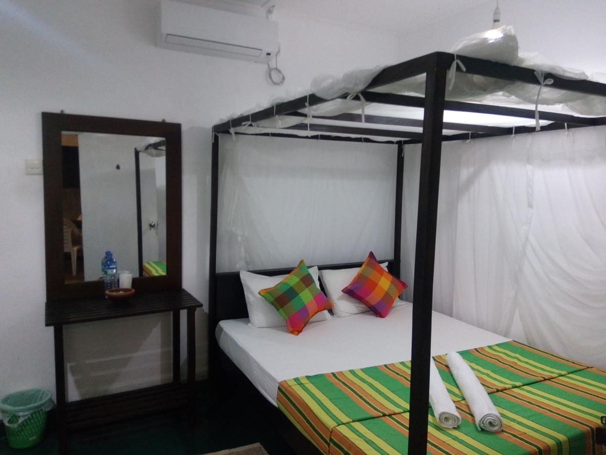 The Sea House Hotel Kudapaduwa Bagian luar foto