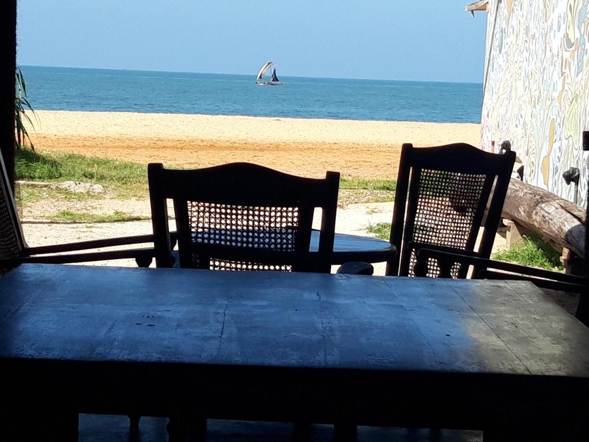 The Sea House Hotel Kudapaduwa Bagian luar foto